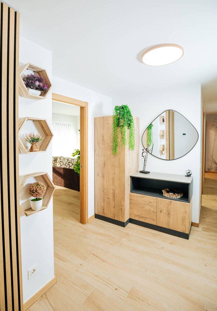Recibidor con mueble a medida diseñado por Decoración Vesta.