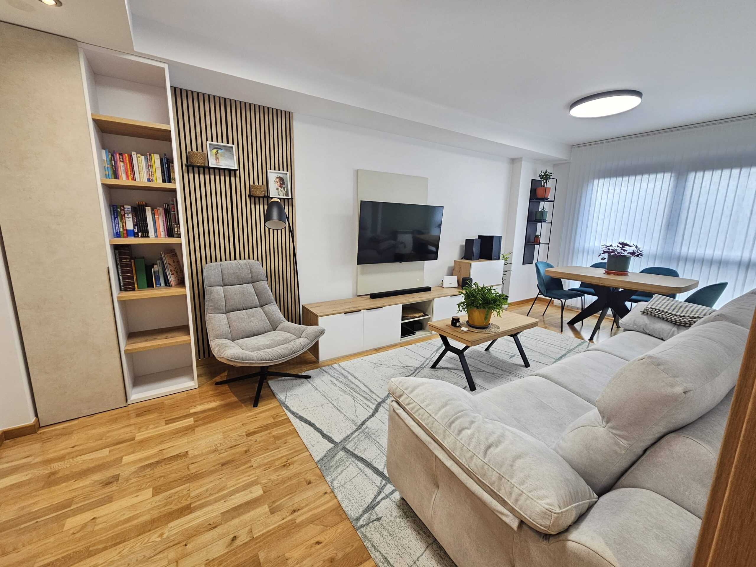 Salón con muebles de diseño realizado por Decoración Vesta en Vitoria-Gasteiz.